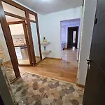 3 Living, 2 Bai, Modern كرايوفا