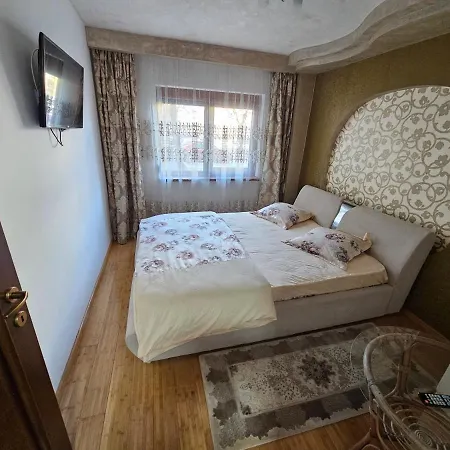 3 Living, 2 Bai, Modern Apartment