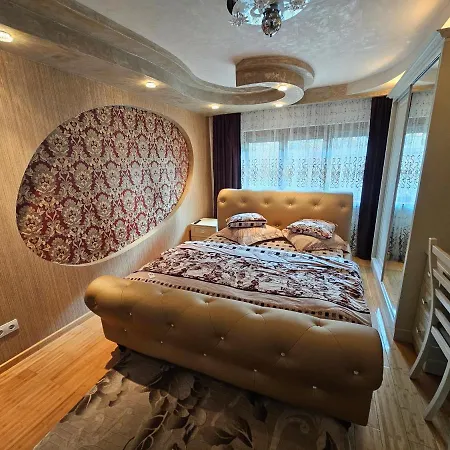 3 Living, 2 Bai, Modern Apartment *