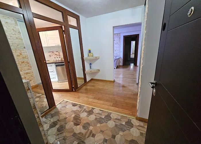 3 Living, 2 Bai, Modern Craiova